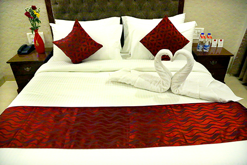 studio-room-in-boutique-hill-hotel-panchgani
						